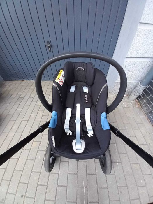 Fotelik samochodowy Cybex Anton wraz ze stelarzem