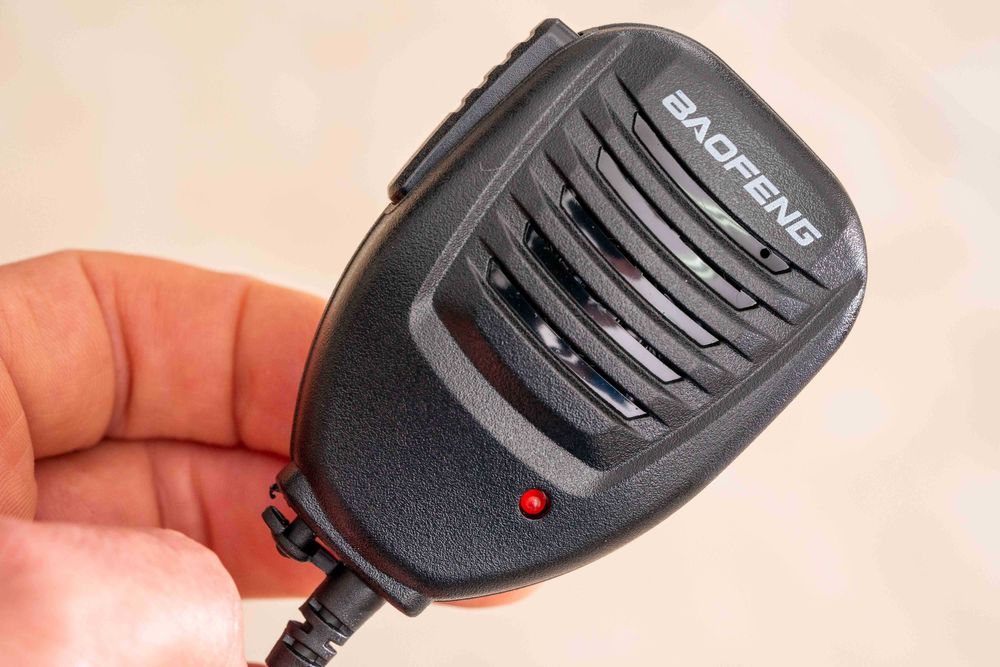 Microfone PTT para radios Baofeng.