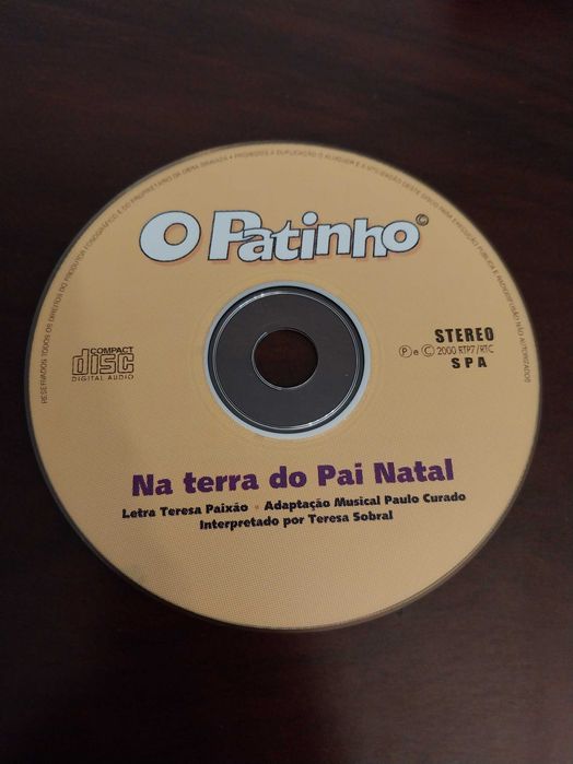 CD de música O Patinho na terra do Pai Natal, muito bom estado