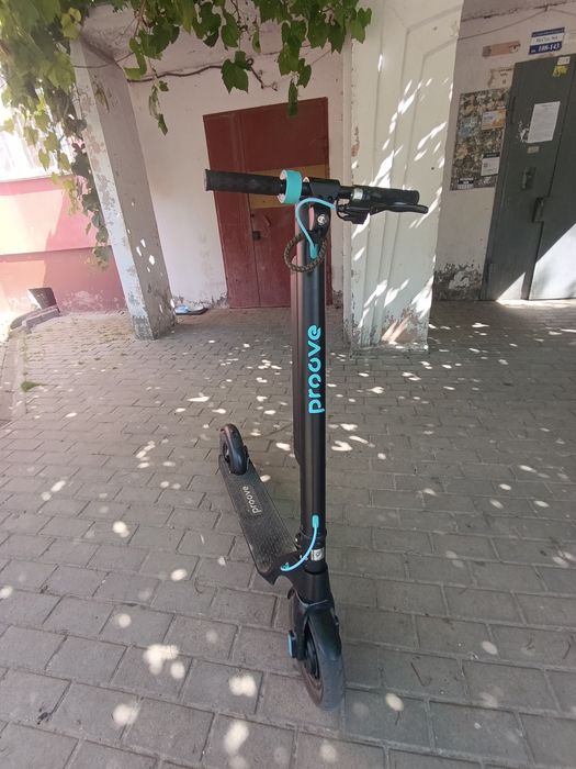 Продам срочно електросамокат Proove