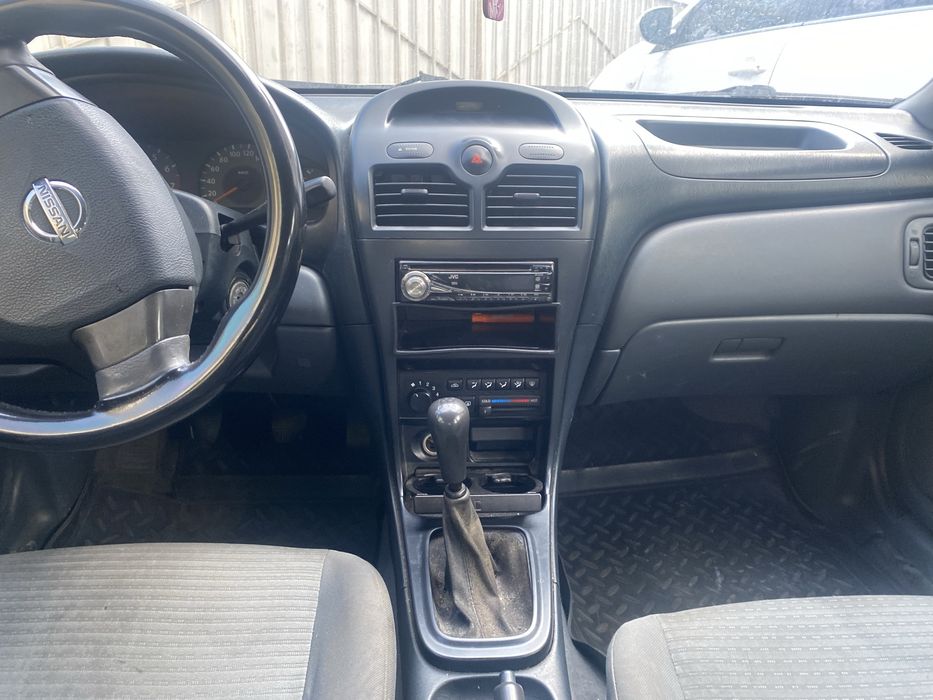 Машина Нисан Альмера