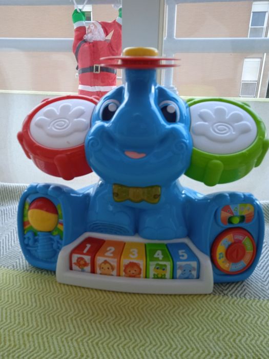 Brinquedo baby elefante clementoni