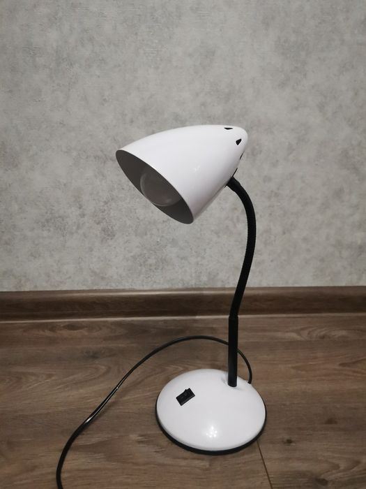 Лампа настільна мережева