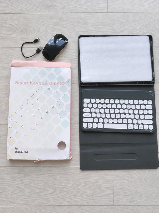 Etui z klawiaturą i myszą do samsung galaxy tab s9+ s9 fe+ s8+ s7+ s7 fe 12,4 bluetooth 2,4 ghz smart case stojak do pracy czarne qwerty do pracy