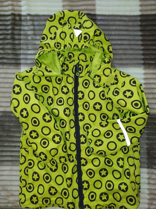 Продам курточку ветровка,на мальчика