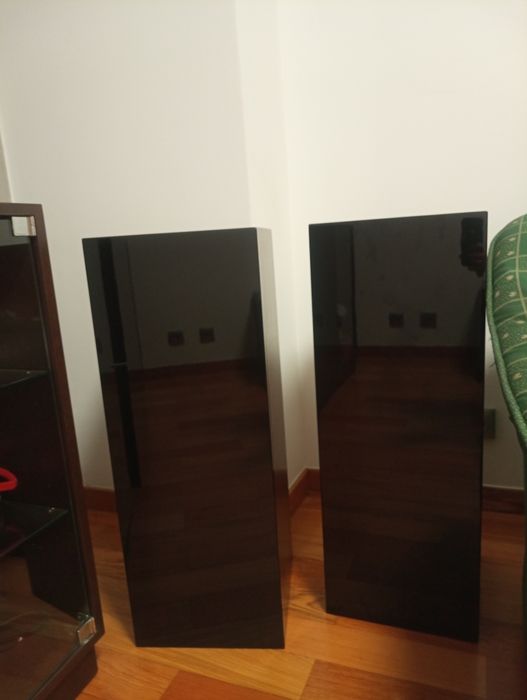 Móveis Suspensos - Madeira Maciça