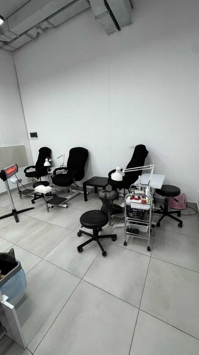Продається діючий манікюрний салон повністю облаштований