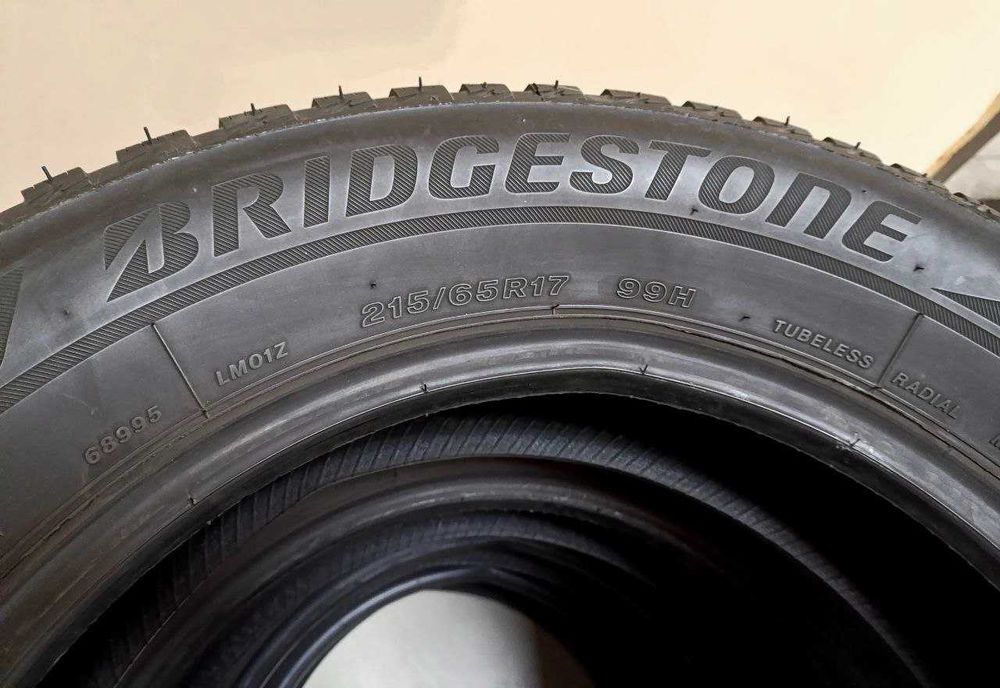 Комплект шин 215/65R17 99H Bridgestone Blizzak LM001