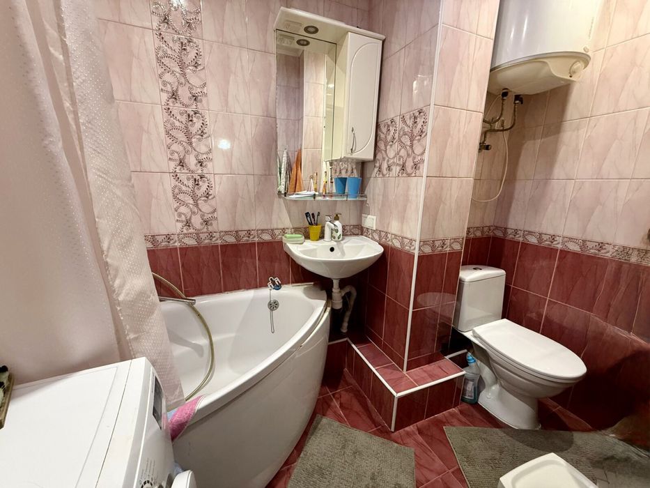 Продається 2 кімнтна квартира з ремонтом вул.Безручка