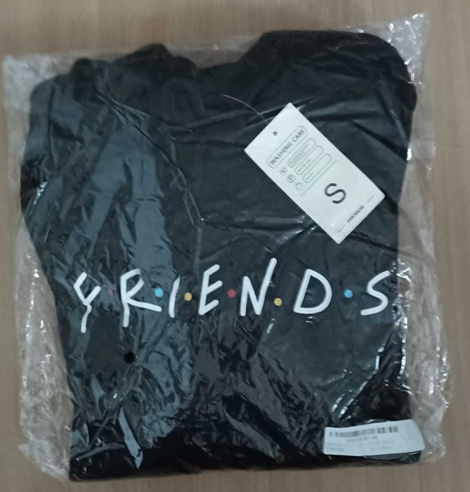 Bluza z nadrukiem FRIENDS z kapturem czarna - S - NOWA