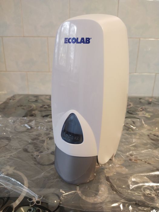 Дозатор для жидкого мыла либо антисептика ECOLAB INTRO 1 литр