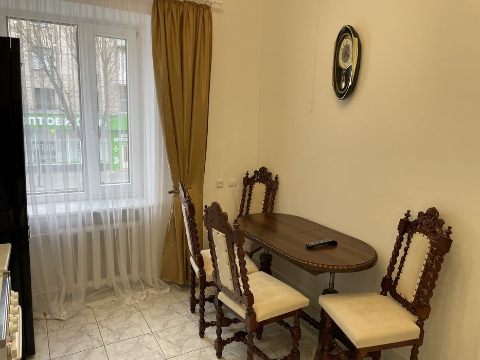 Подобов 2-ка в самому центрі, документи.