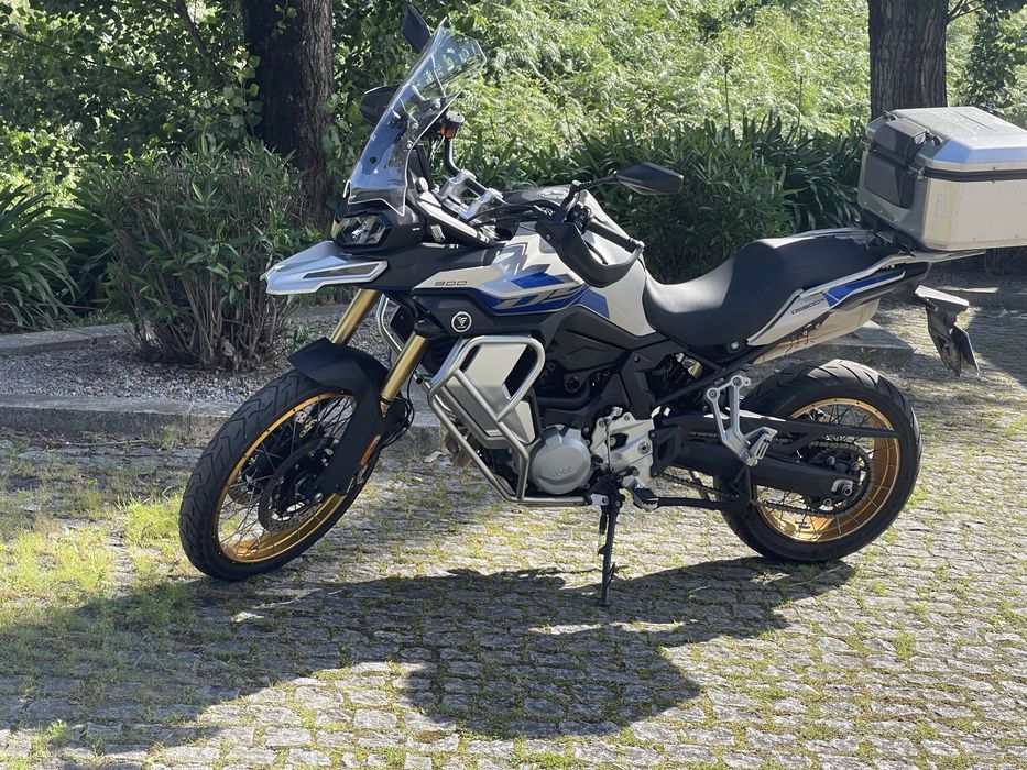 Voge 900 DSX com extras