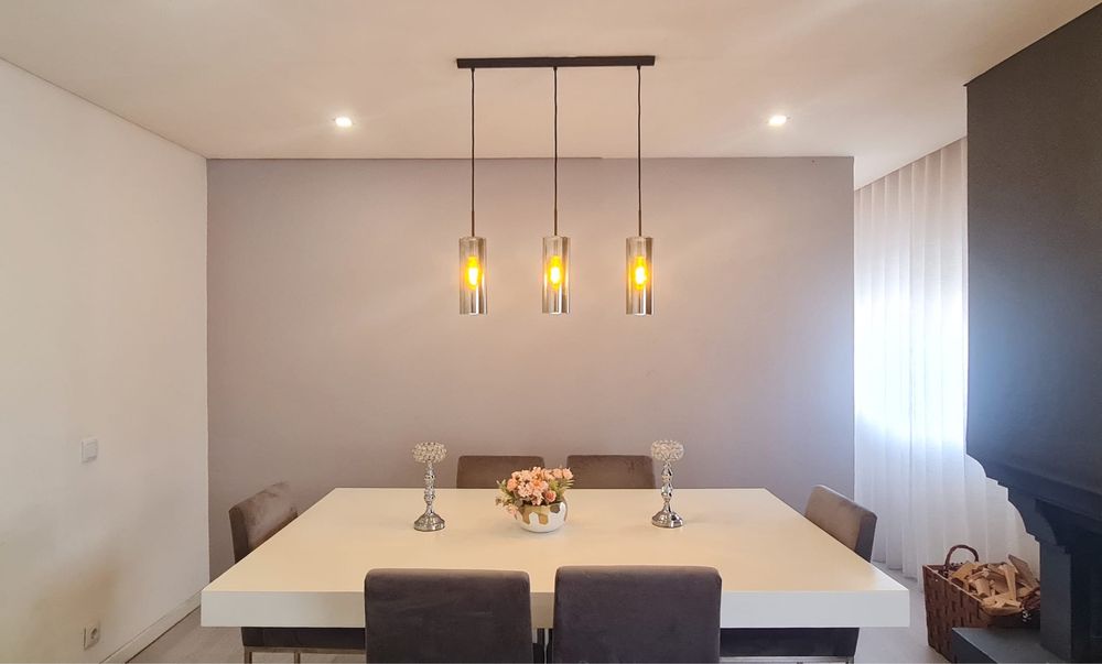 Mesa de jantar c cadeiras