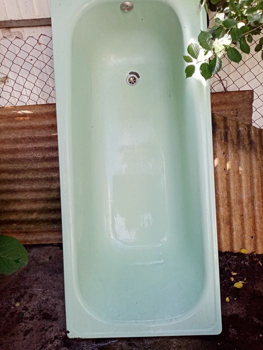 Продам ванну салатового кольору