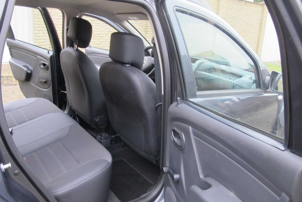 Автомобиль Dacia Duster 2014 (газ-бензин)