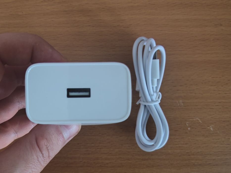 Продам швидку зарядку Oneplus 80w з кабелем на 10А