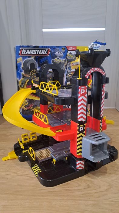 Teamsterz 3 poziomowy parking z samochodami centrum samochodowe