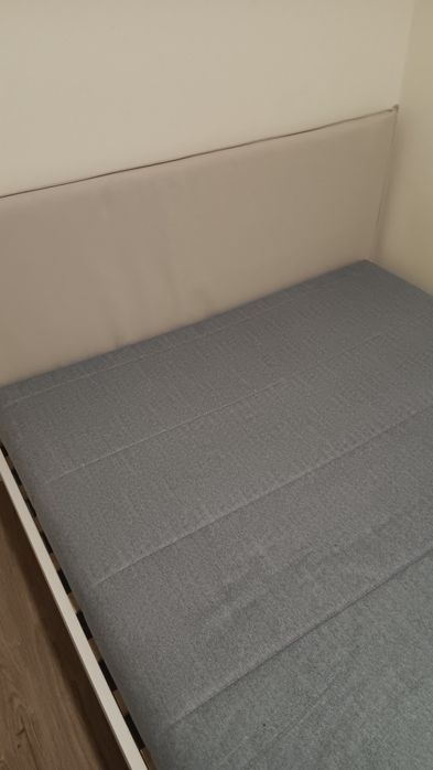 Cama e colchão com pouco uso