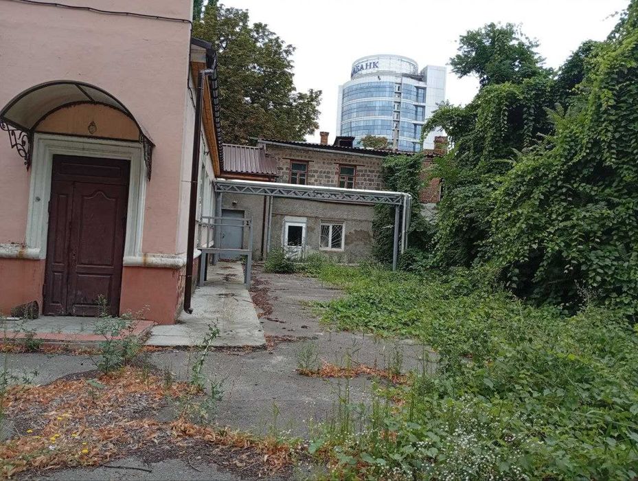 Отдельное здание, центр города с парковкой