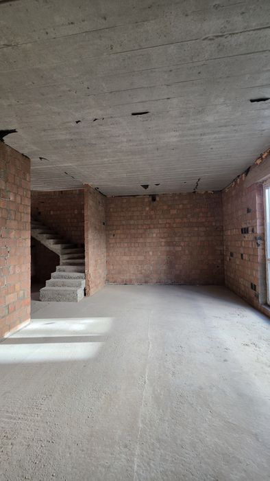 Продається 3х кімнатна зданий в експлуатацію таунхаус на Спортивній