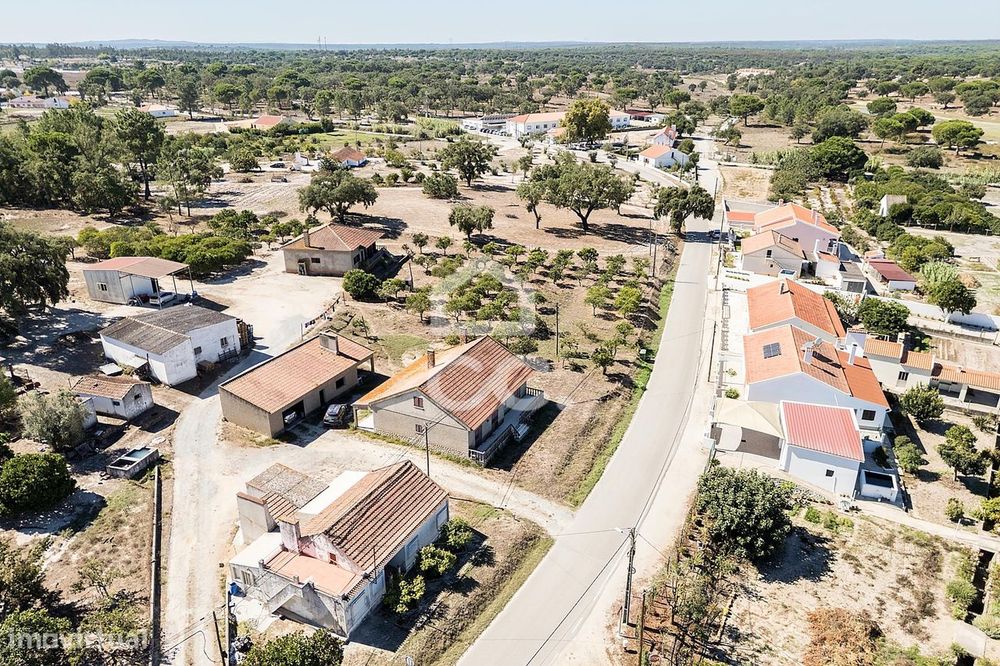 Moradia T3 Isolada inserida num lote de 720 m² em Vendas Novas, Évora