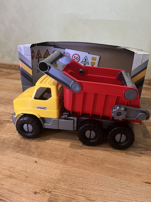 Машина самоскид вантажівка city truck