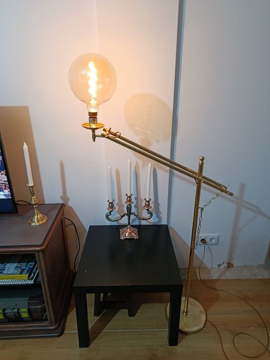 Candeeiro de pé em Latão