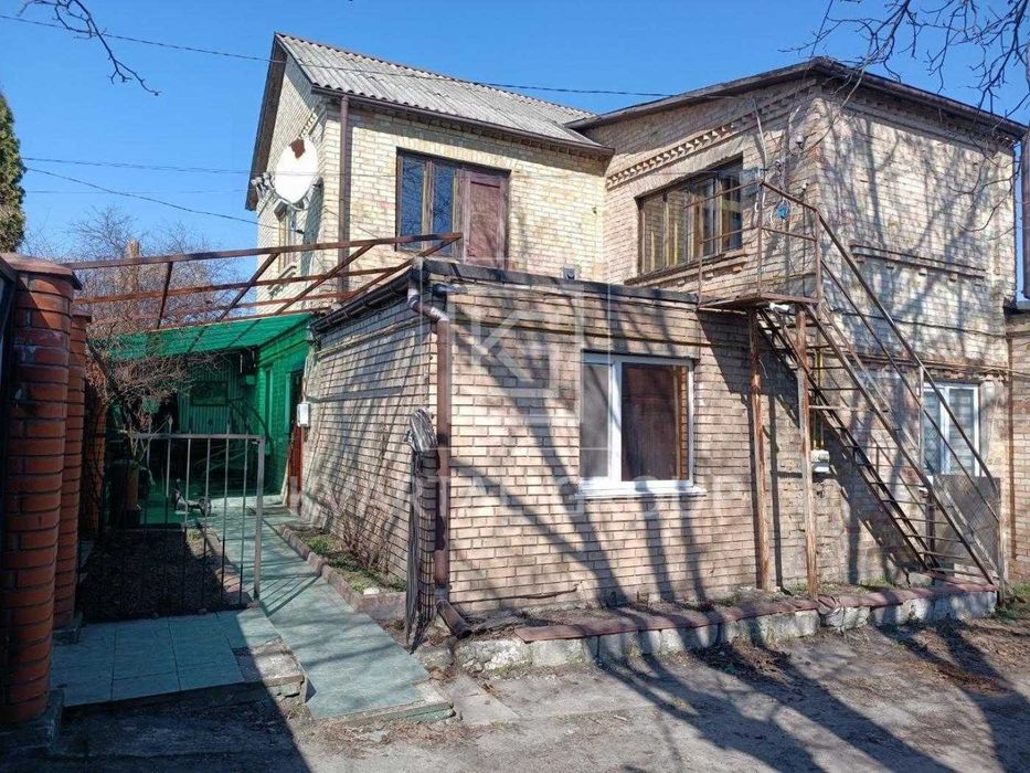 Продаж будинку з земельною ділянкою