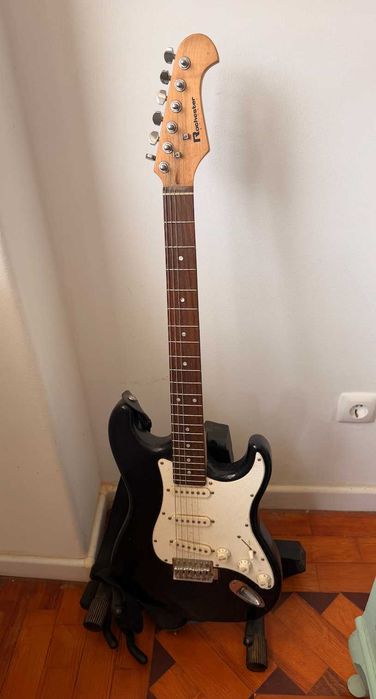 Guitarra Elétrica Rochester + Amplificador Kustom + Pedal | Kit Completo