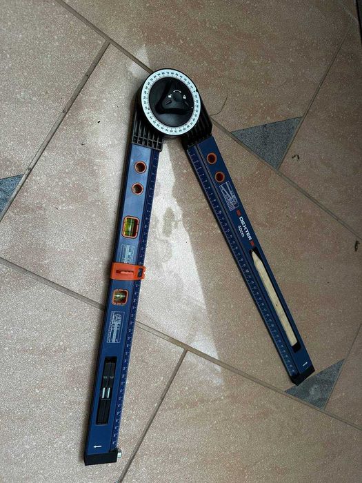 Kątownik regulowany z poziomicą Dexter 40 cm