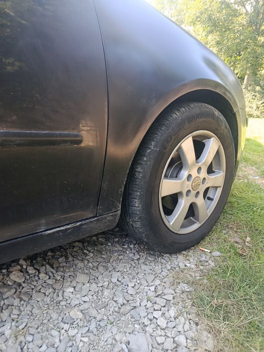 Sprzedam golfa 5 1.9 TDI ogłoszenie ważne do piątku .