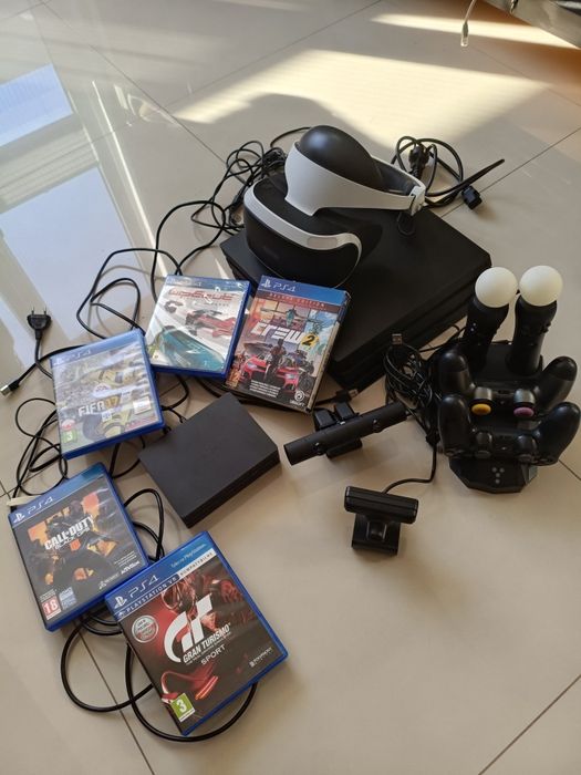 PS4 pro 1tb + cały zestaw VR + 2 x pad 2 x pałki 2 x kamera Gry