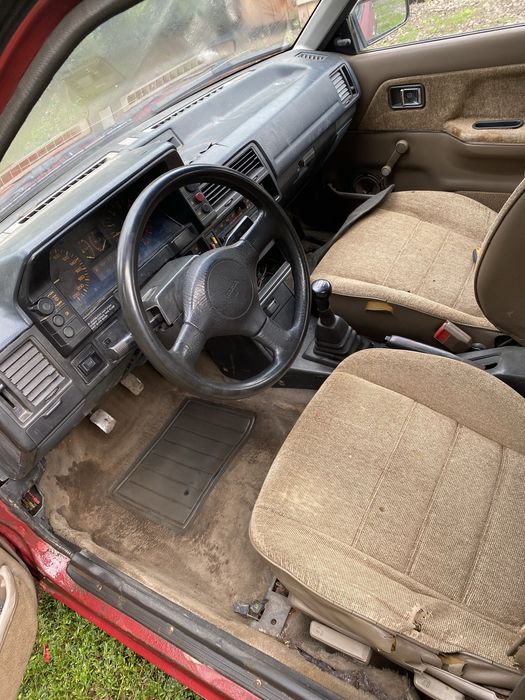 Mazda 323 автомобіль