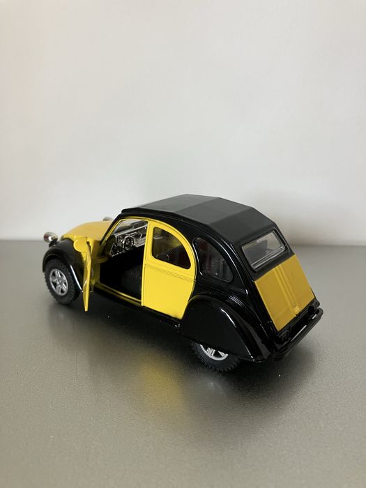 Citroën 2CV amarelo