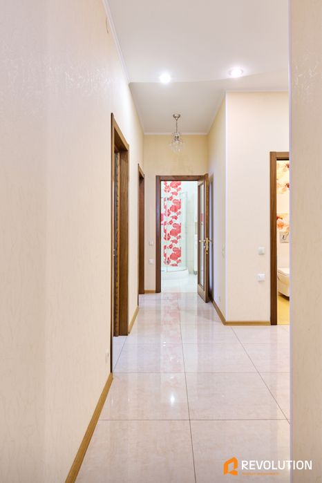 Без%, 3 кімн квартира вул. Дмитрівська 82, центр , метро, Лукʼянівська