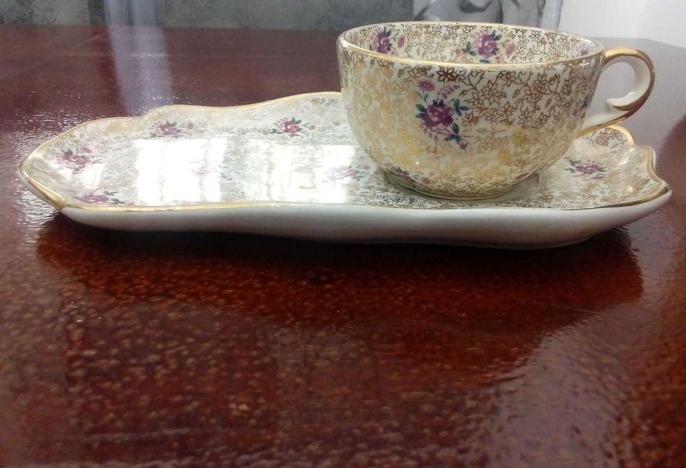 Vendo chávena com prato com flores e dourado Athenea OAL 2110 Coleção