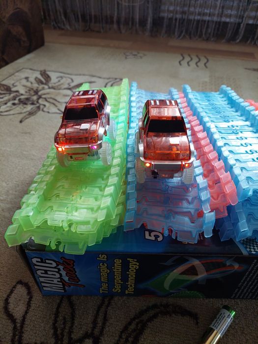 Продам 2 дитячих трека Magic tracks за 400гр.