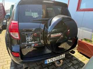 toyota rav 4 samochód