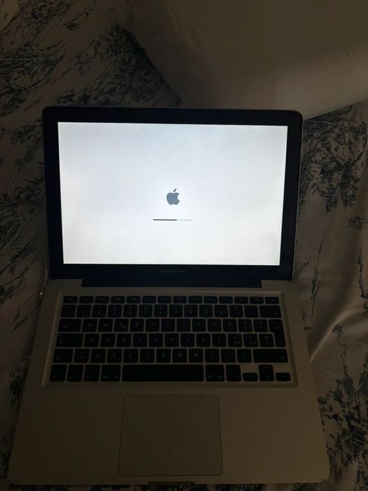 MacBook Pro 2013 13.3" i5 8GB 500GB HDD com Caixa e Carregador