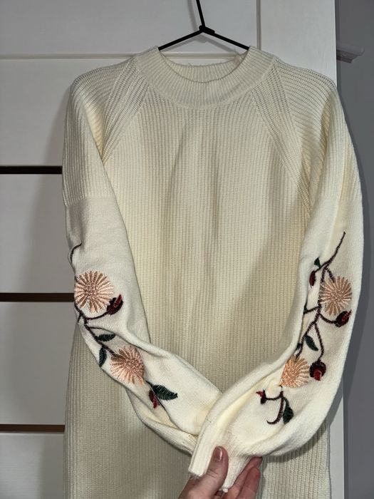 Молочно-біла сукня тепла з квітами ,українська