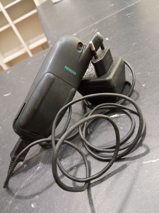 Telemóvel Siemens antigo.