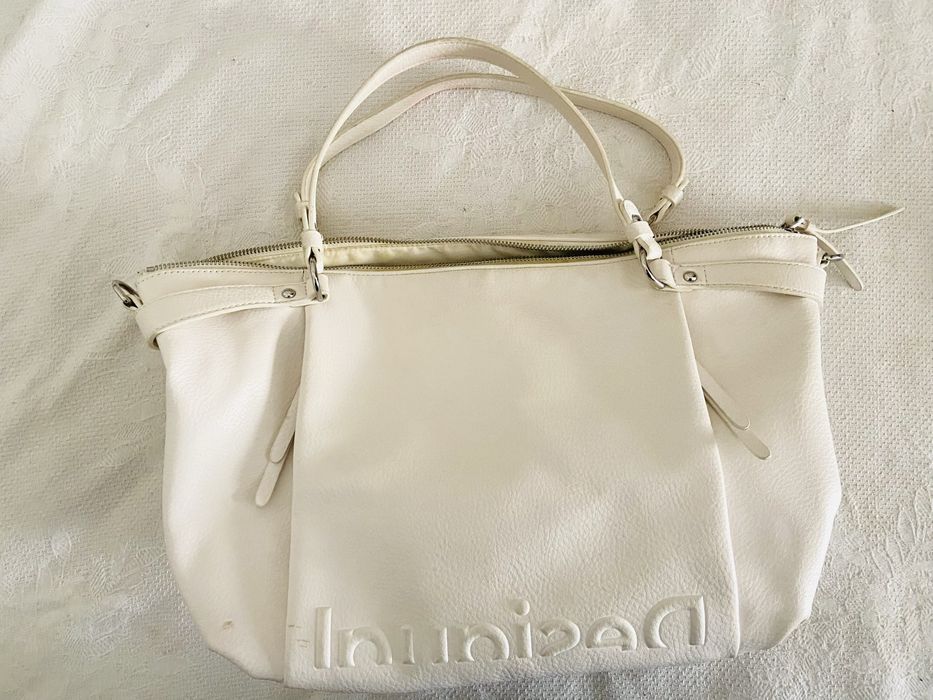 Mala branca da Desigual