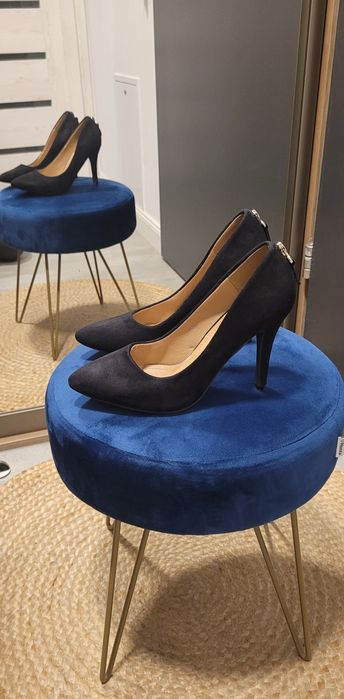 Czarne szpilki zamszowe