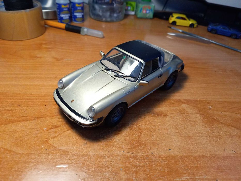 Porsche Carrera 911 Targa Turbo 1:24