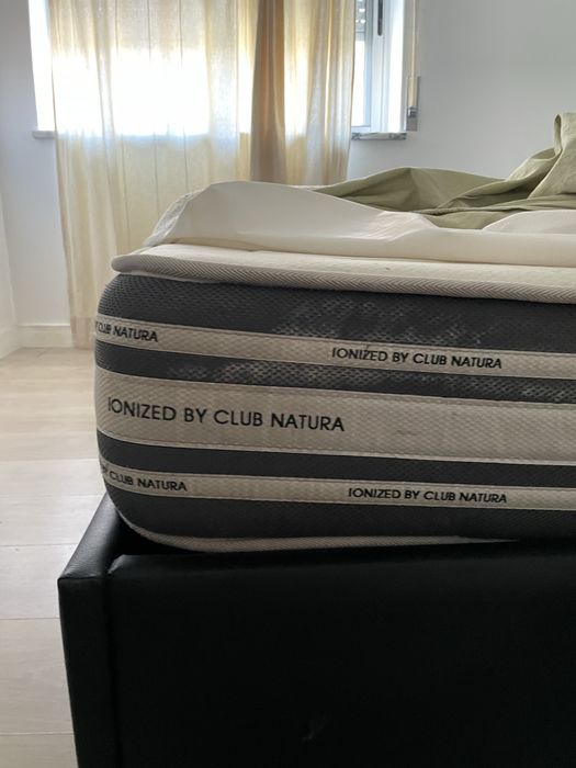 Vendo cama completa . Base e Colchao