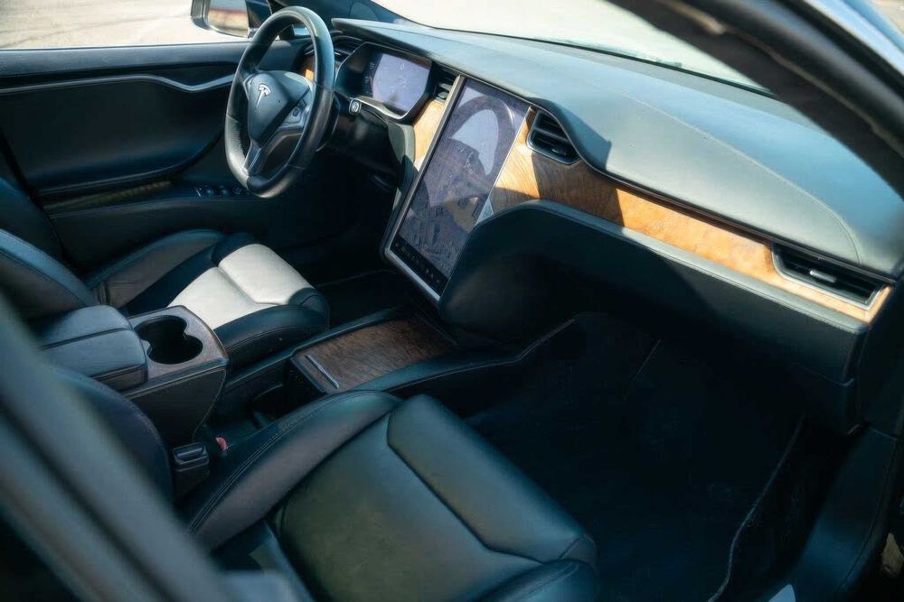 Tesla Model S      2018