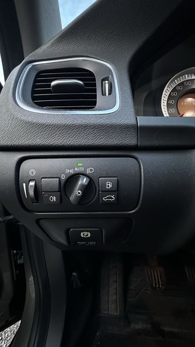 Volvo V60 D4 Summum 163cv – Motor 5 cilindros – Full Extras - Excelente estado -Nacional