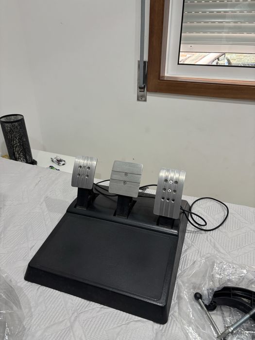 Volante thrustmaster t300 rs
