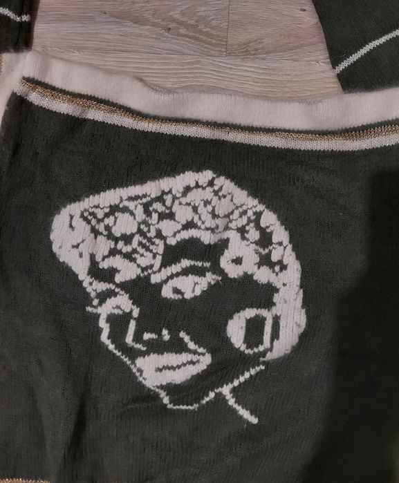 Wełniany sweter handmade z wizerunkiem kobiety/anioła